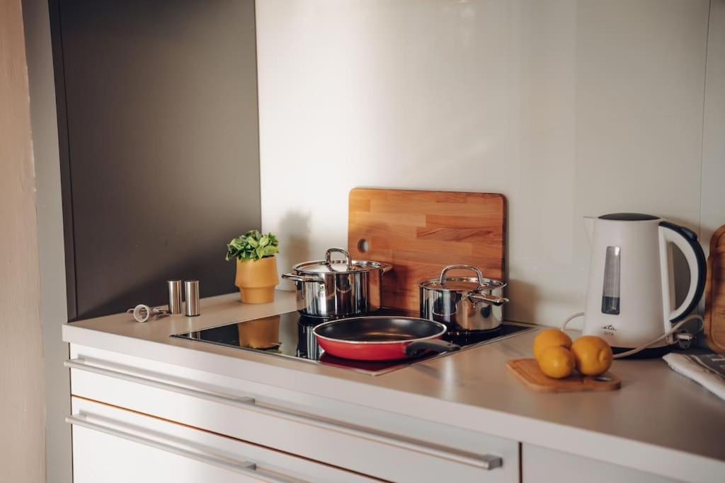 Design 3Bd Apartment Cooking Area In Architect Villa Prag Exteriör bild